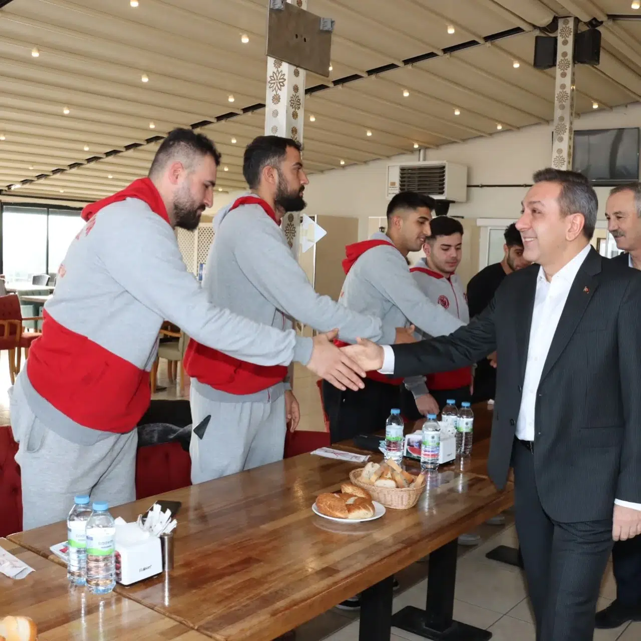 Dere, Voleybolcular ile Buluştu