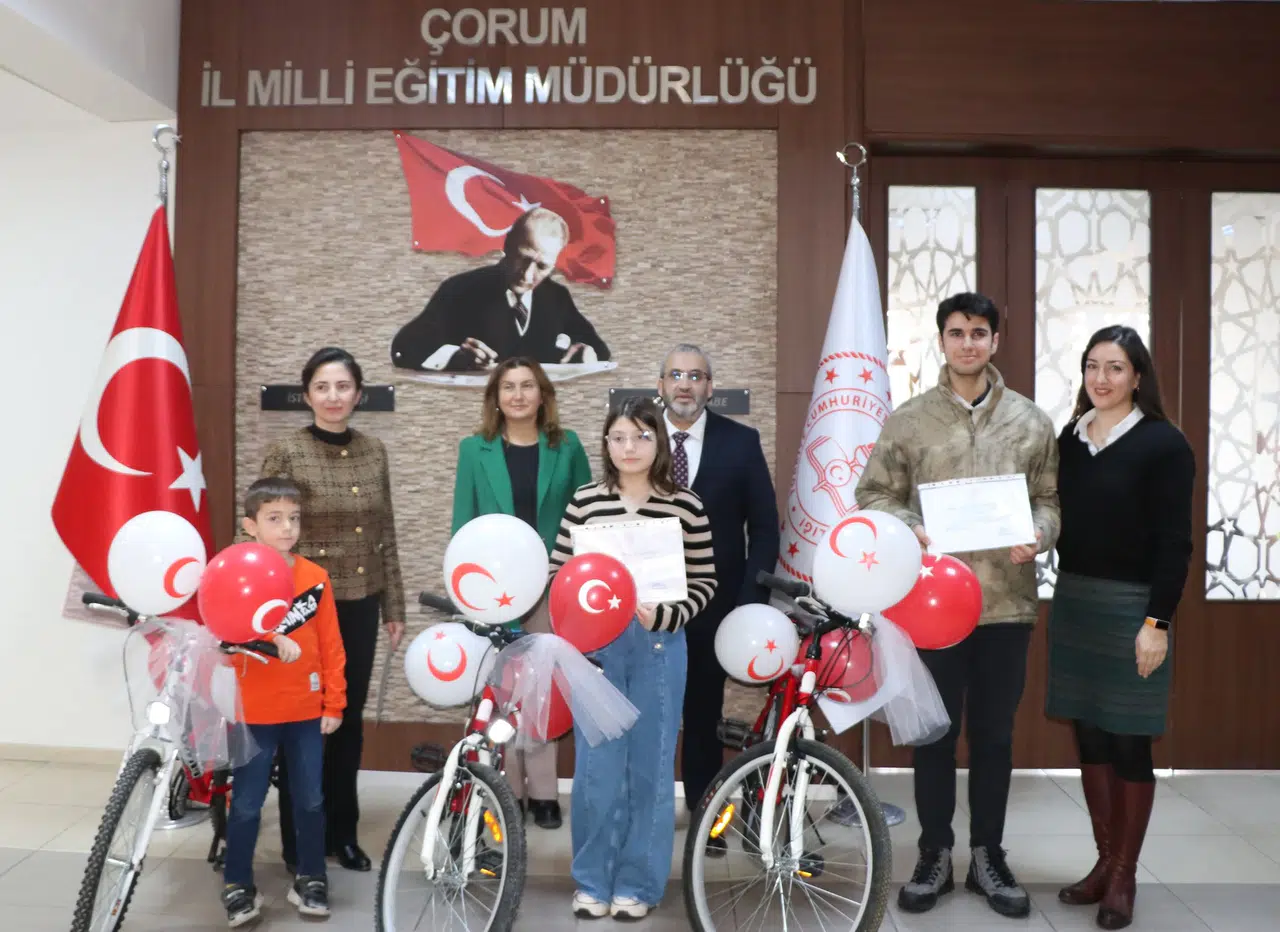 Dereceye Giren Öğrencilere Bisiklet Armağan Edildi