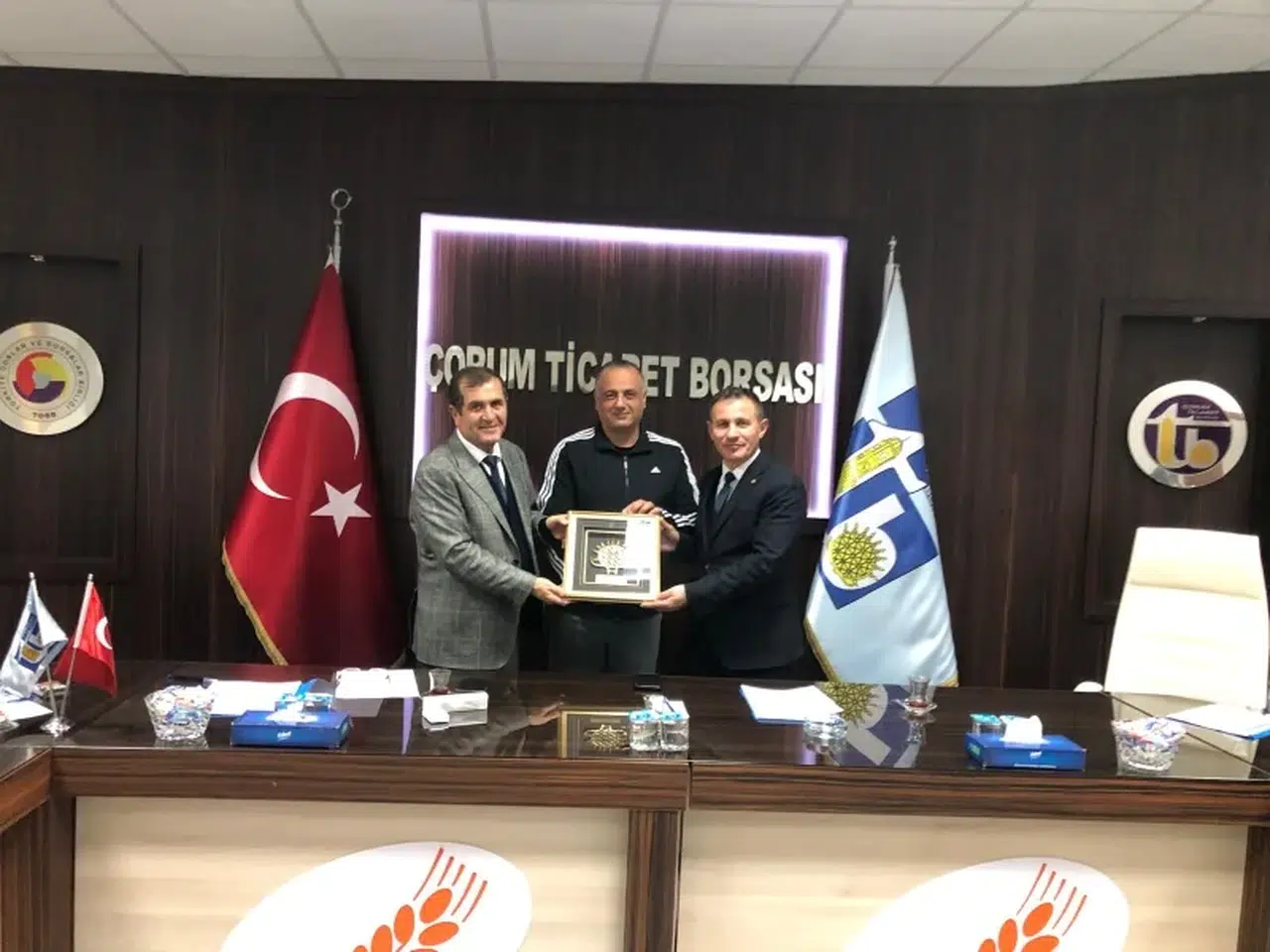 Emekli Olan Personele Plaket