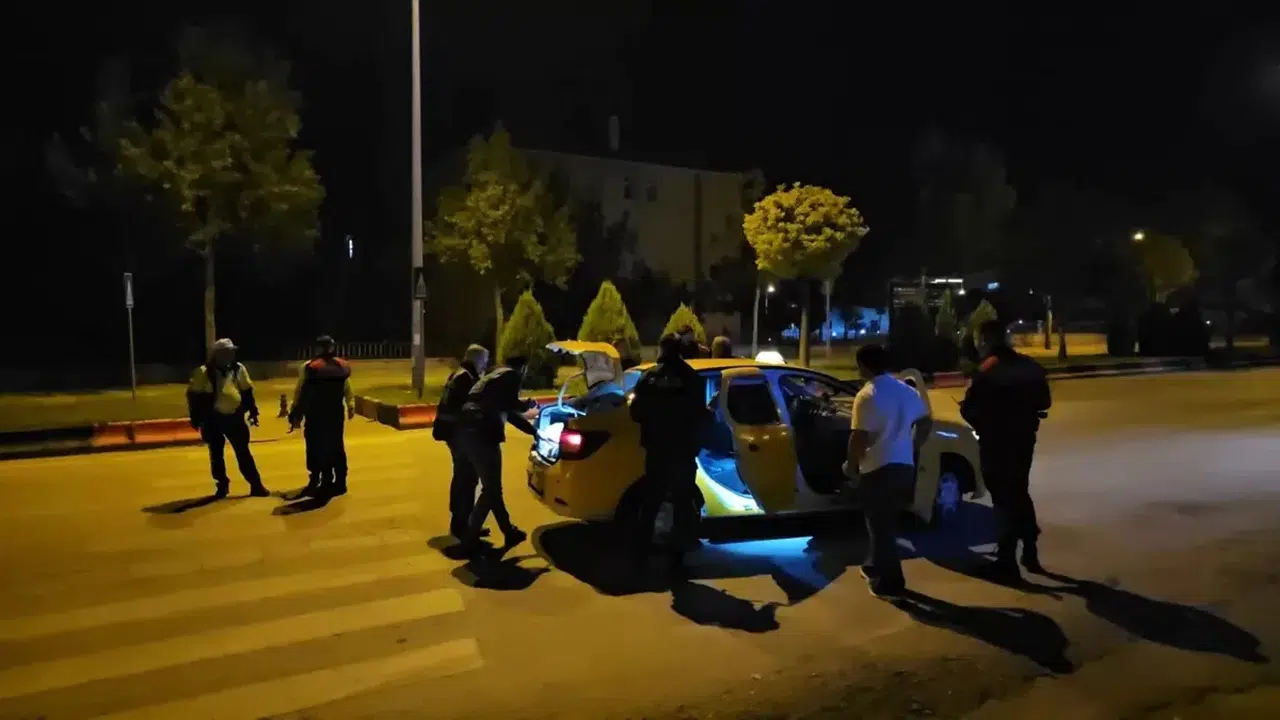Emniyet, Aranan 16 Kişiyi Yakaladı