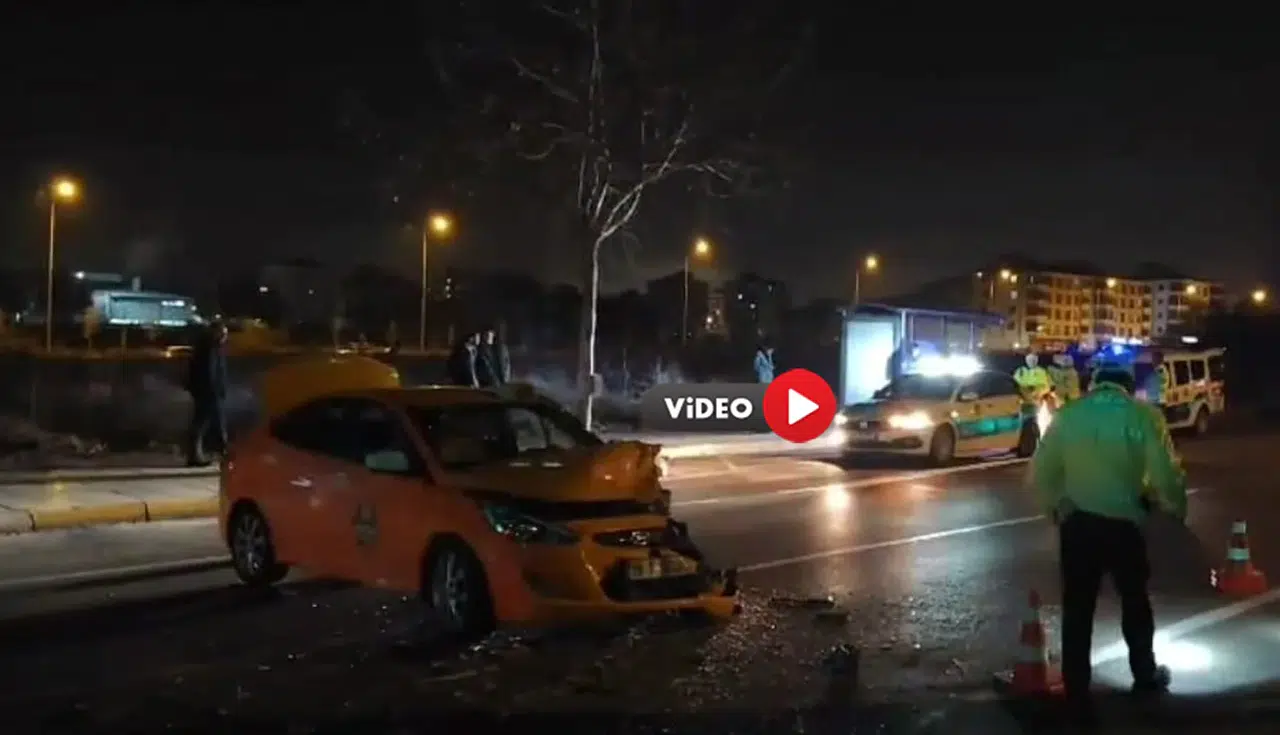 Hastane Kavşağında Araçlar Birbirine Girdi