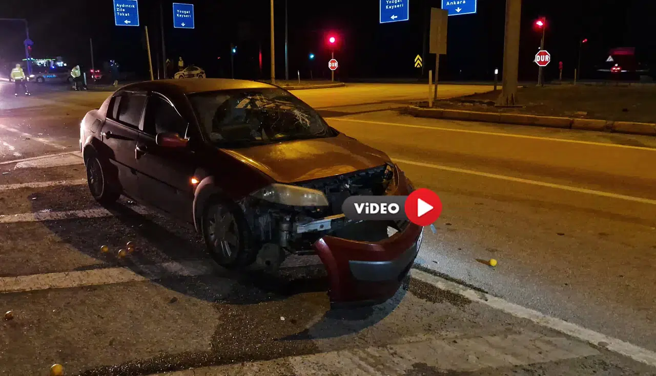 Kamyonetle Otomobil Çarpıştı: Altı Yaralı