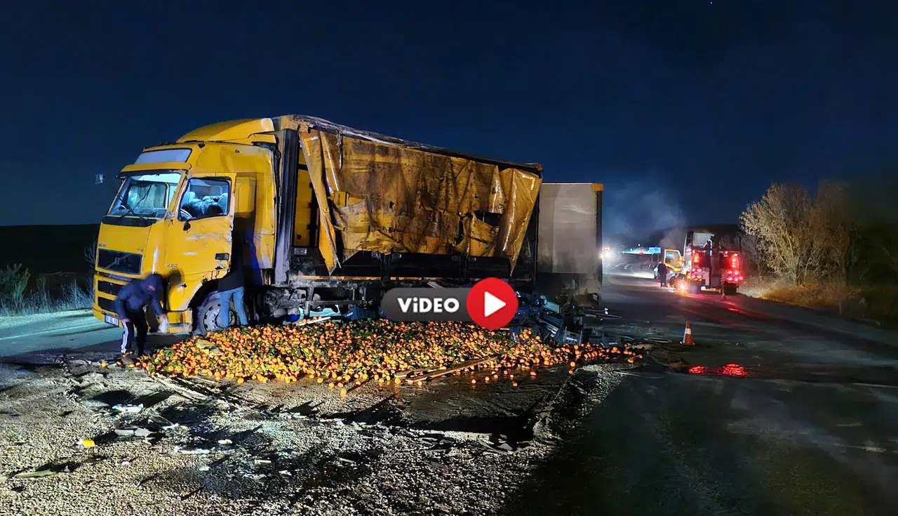 Kaza Sonrası Mandalinaların Saçıldığı Yol Trafiğe Kapandı