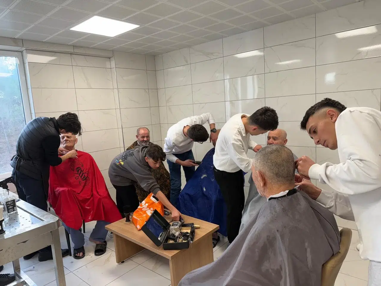 Öğrencilerden Huzurevi Sakinlerine Kuaför Hizmeti