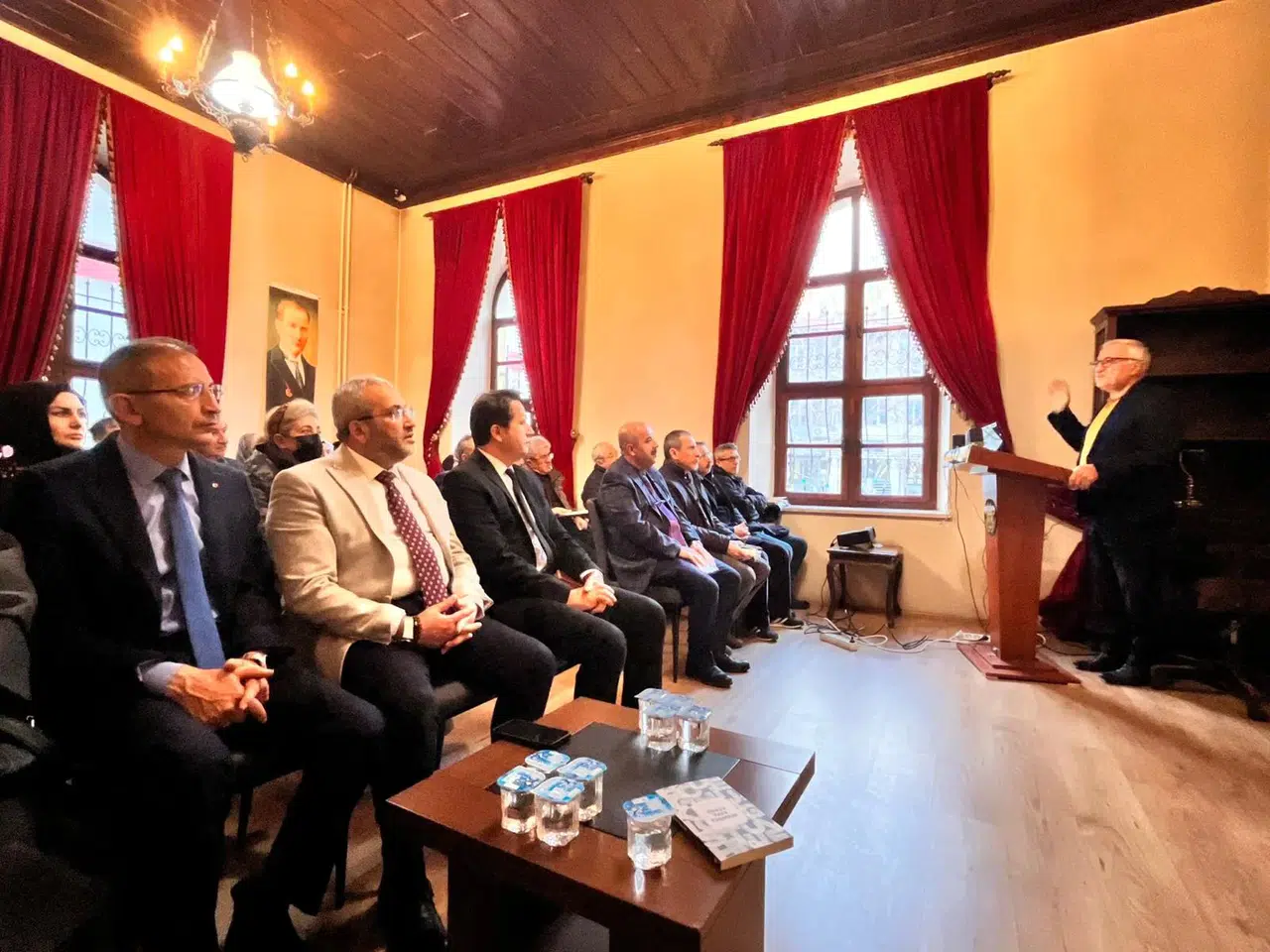 Öğretmen Akademisi’nde Edebiyat Ziyafeti