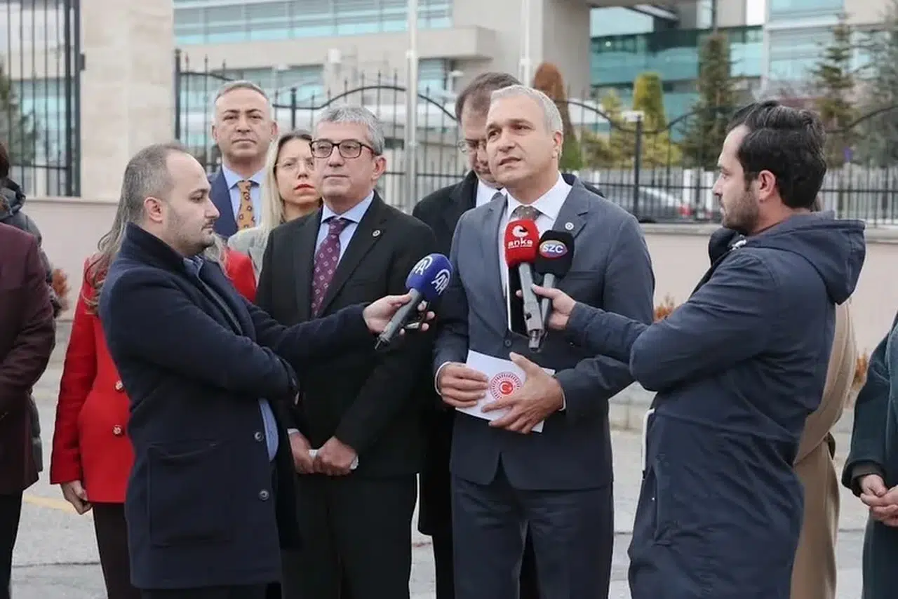 Öğretmenler İçin Anayasa Mahkemesine Başvurdular