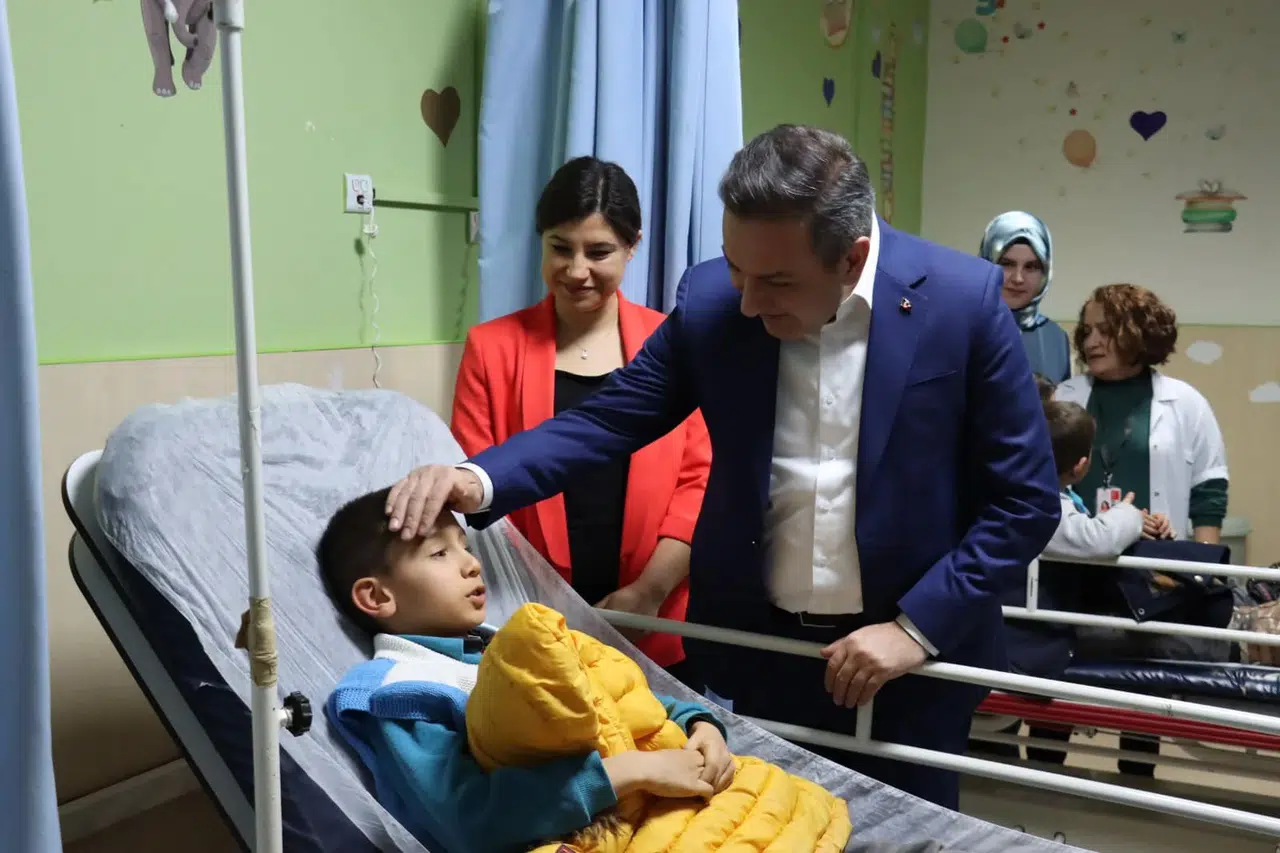 Okul Servisi Devrildi, Öğrenciler Yaralandı