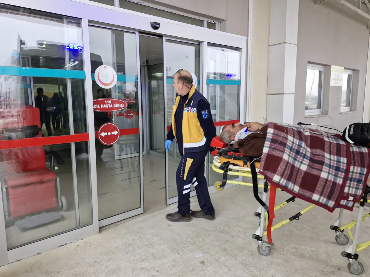 Otomobil Devrildi, 5 Kişi Yaralandı