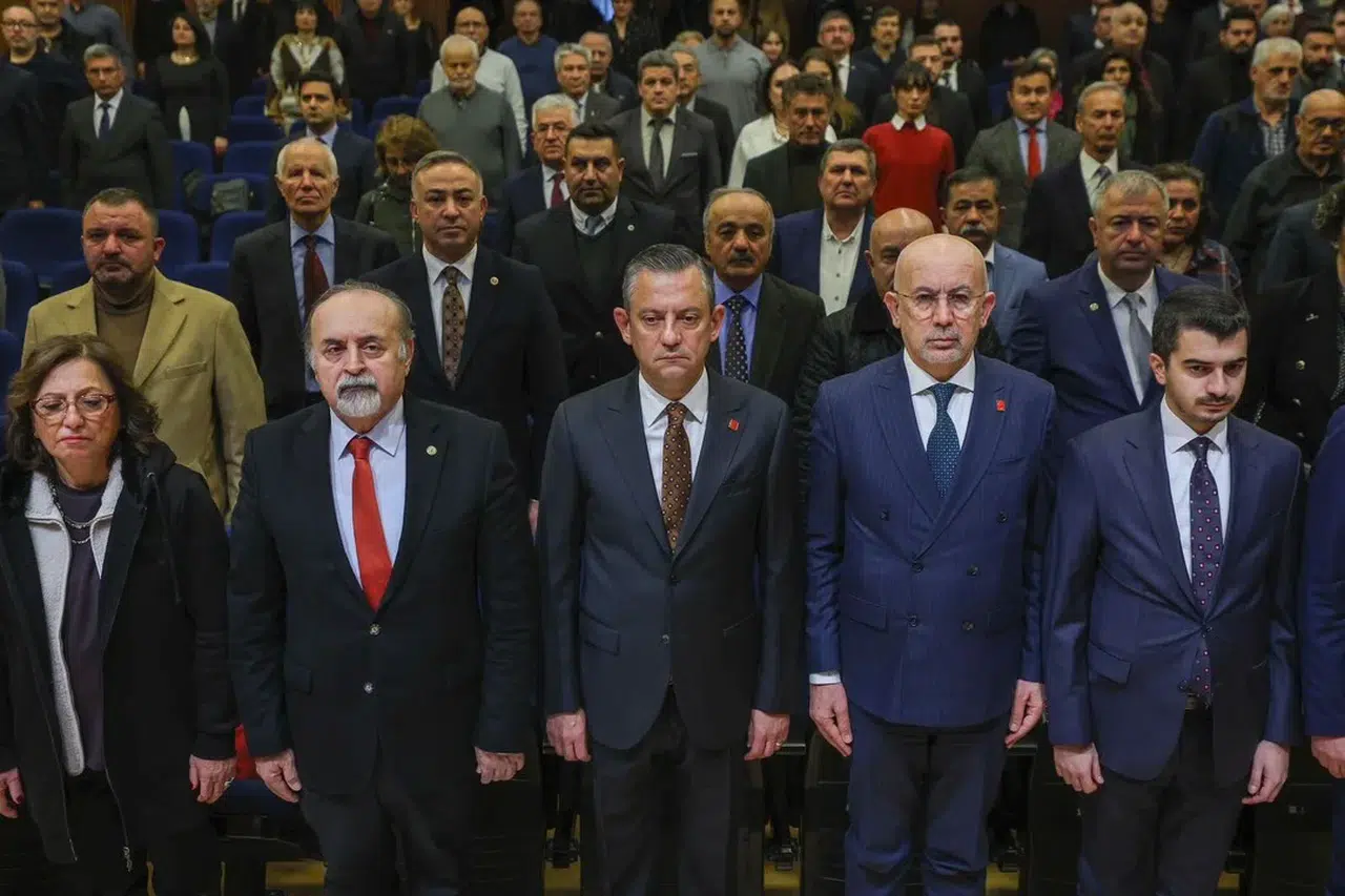 Özel ile Birlikte Sempozyumu Katıldı