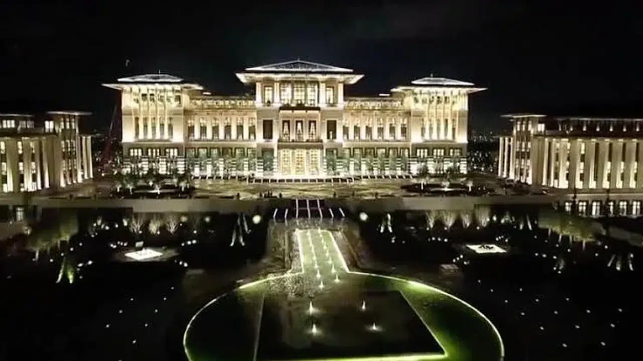 ‘Saray Bir Günde 3 Bin 526 Asgari Ücretlinin Maaşını Yutuyor’