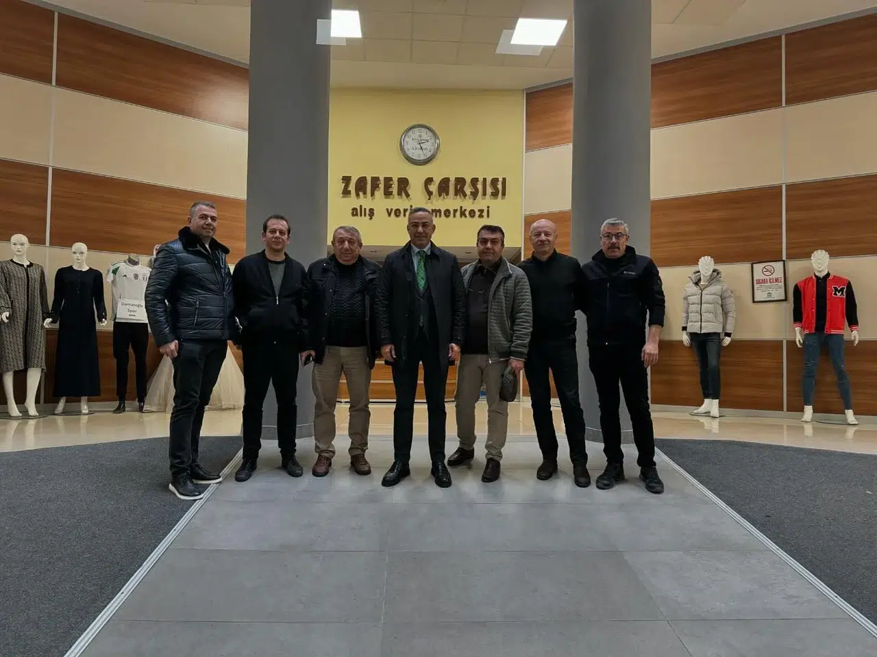 Tahtasız İlk ‘Ekmek Teknesi’ni Ziyaret Etti