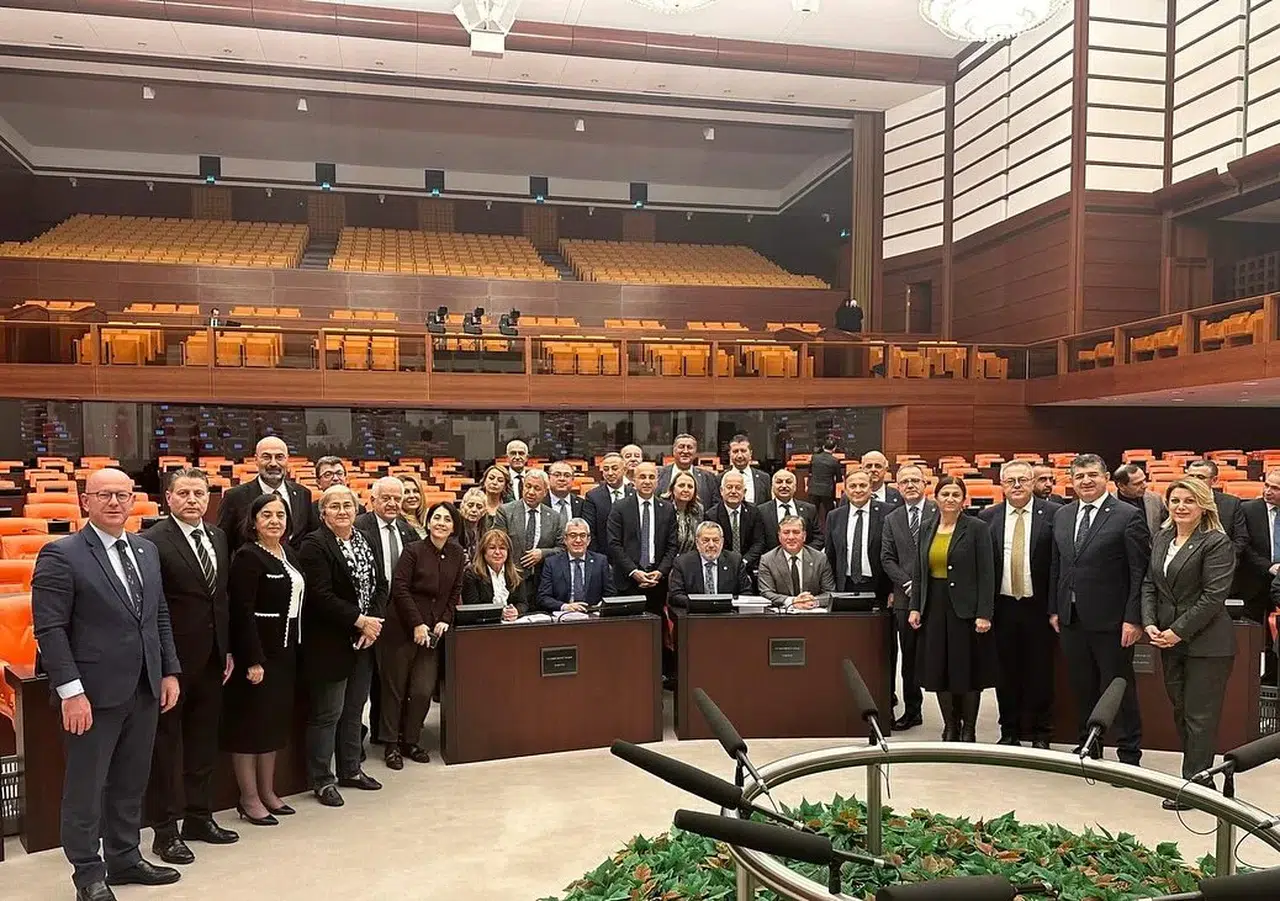 ‘Ülkeyi Borç Batağına Sokanlara İnat, Buradayız’
