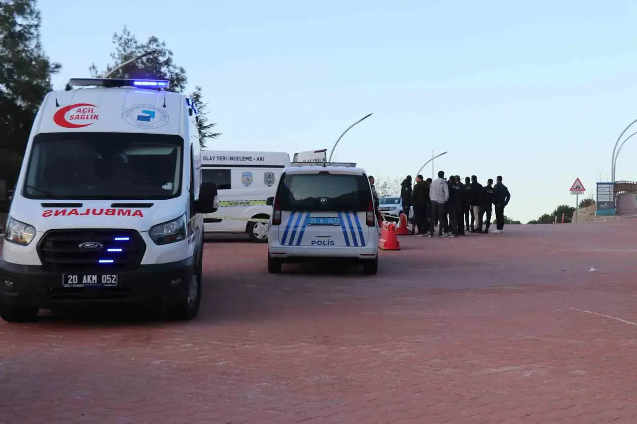 Acilde Damar Yolu Açtıran Paü Tabibi, Kendisine İlaç Enjekte Ederek Ölmeyi Bekledi