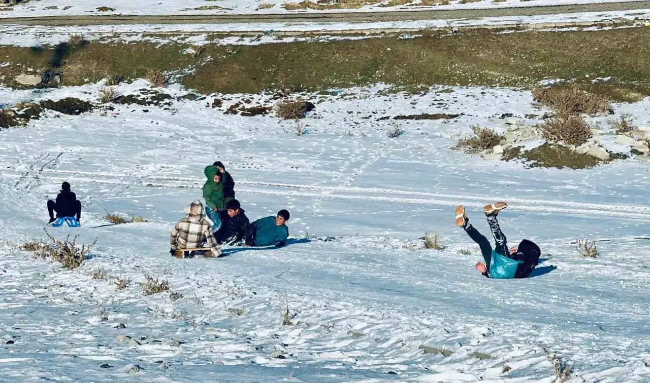 Ağrı’da Karın Tadını Çocuklar Çıkardı