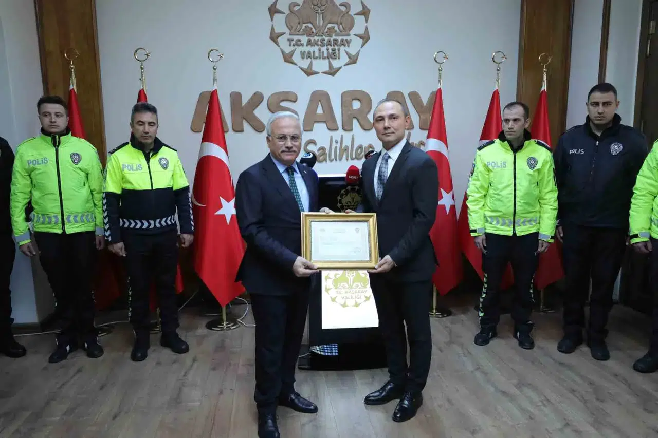 Alkollü Şoförün Valiye Şikayet Etmekle Tehdit Ettiği Polislere Vali’den Muvaffakiyet Evrakı