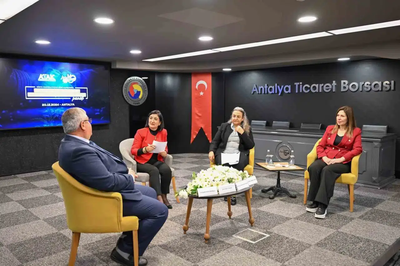 Antalya’da Ziraî Kooperatifçiliğin Geleceği Paneli Düzenlendi