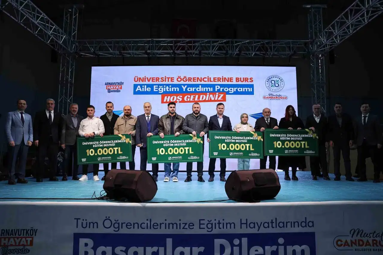 Arnavutköy’de 3 Bin Üniversite Öğrencisine 10 Bin TL Eğitim Takviyesi