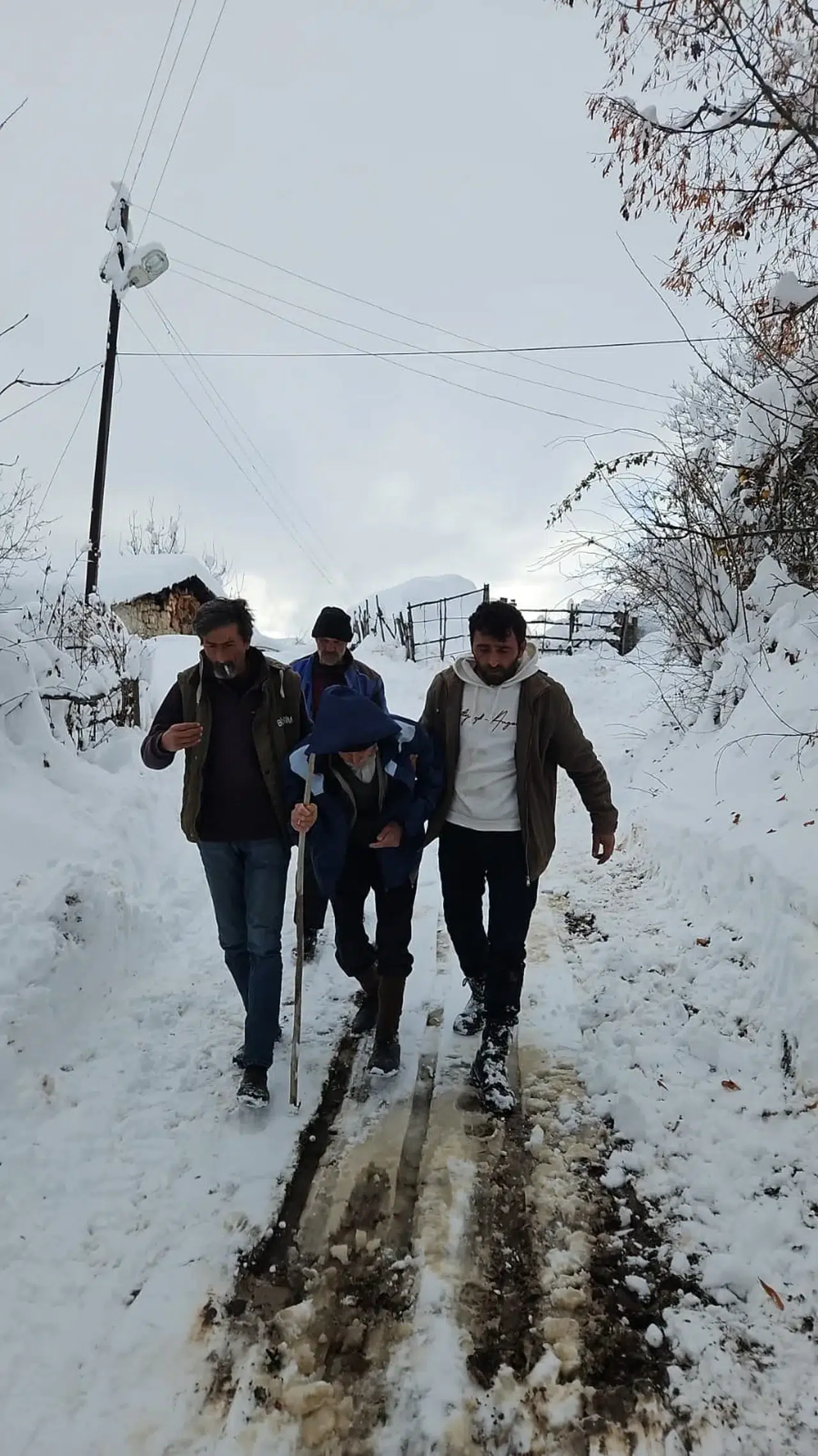 Artvin’de Sıhhat Grupları Karla Kaplı Yolları Aşarak Hastaya Ulaştı