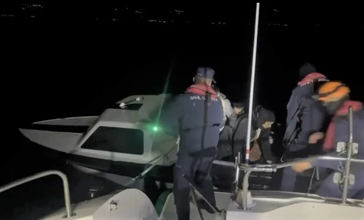 Ayvacık Açıklarında 12 Kaçak Göçmen Yakalandı
