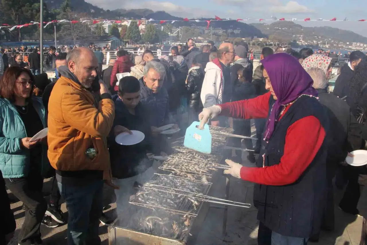 Binlerce Vatandaş Hamsi Şenliğinde Buluştu: 10 Ton Hamsi Tüketildi
