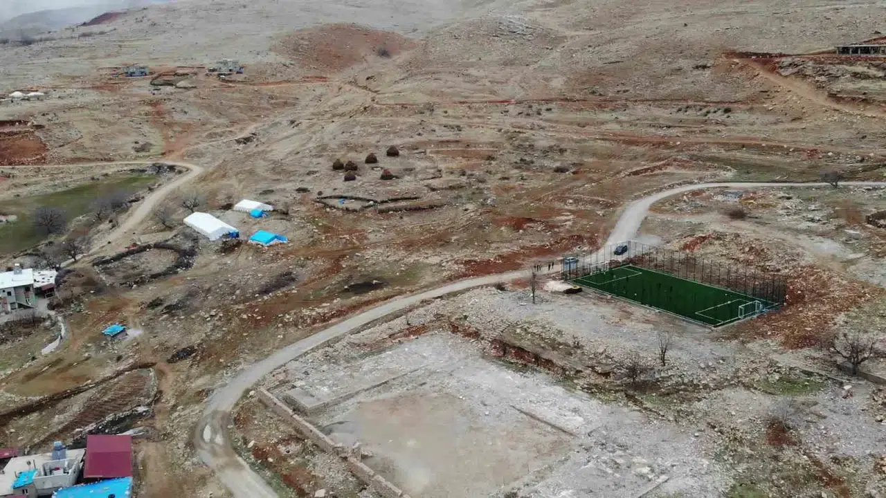 Bir Periyot Hayvanların Yemleri Dahi Helikopterle Taşınıyordu: Terörden Arındırılan Eruh, Hizmetle Anılıyor
