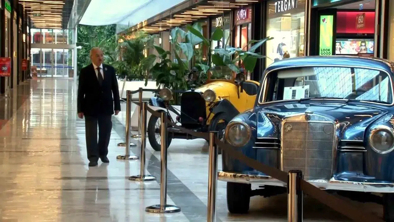 Bursalı Koleksiyonerin Beğenilen Arabalarına Bedel Biçilemiyor