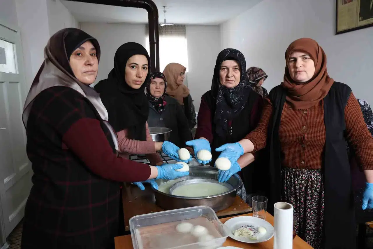 Çallı Köyü Bayanlarından Dünyaca Ünlü Peynire Yerli Dokunuş