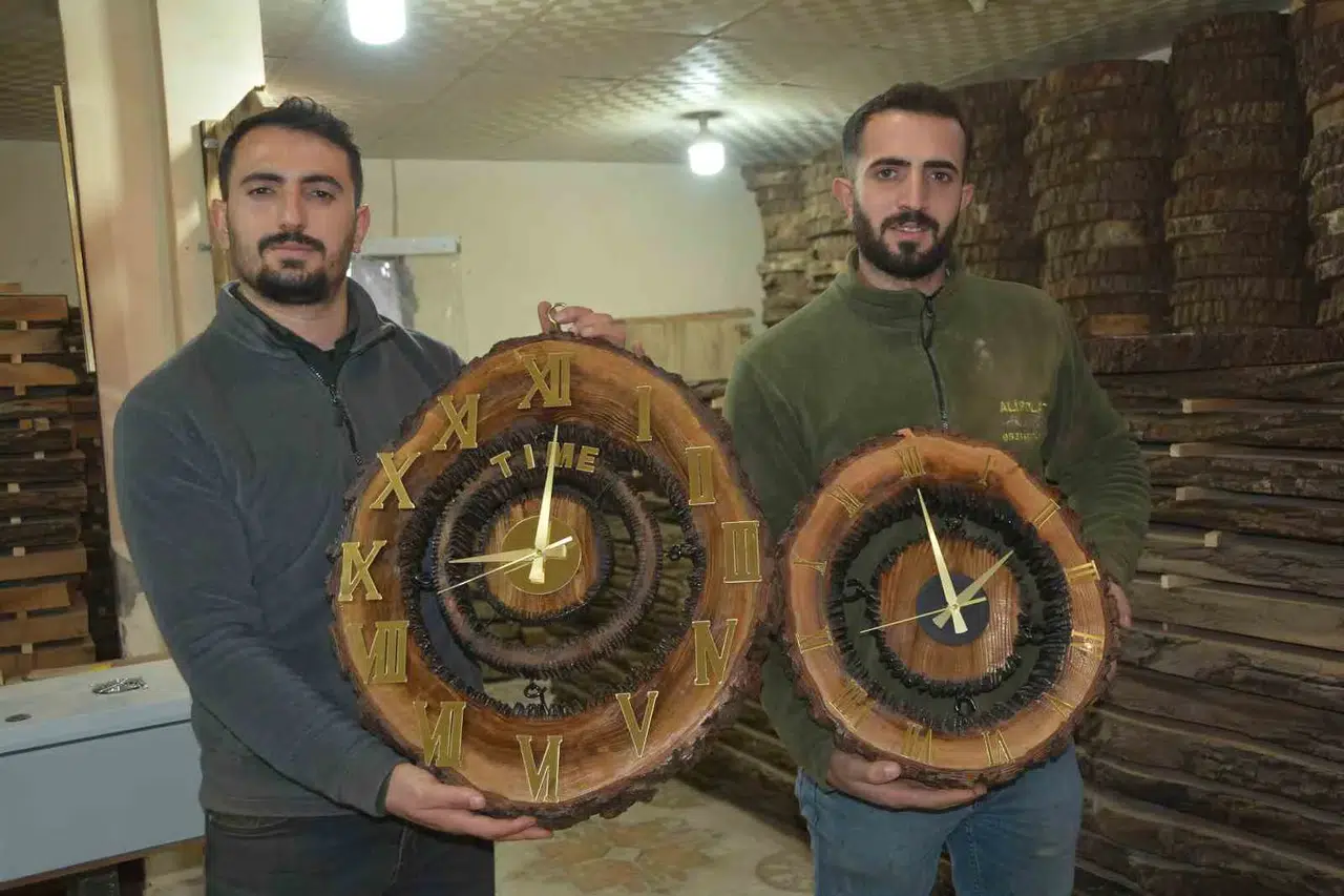 Ceviz Ağaçlarının Kesimlerini Süs Eşyasına Dönüştürüyorlar