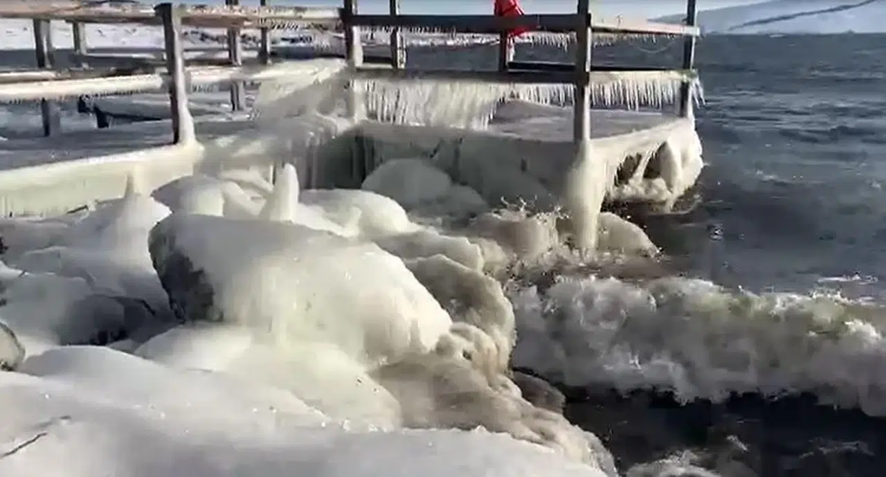Çıldır Gölü’nün Donmasını Bekliyorlar