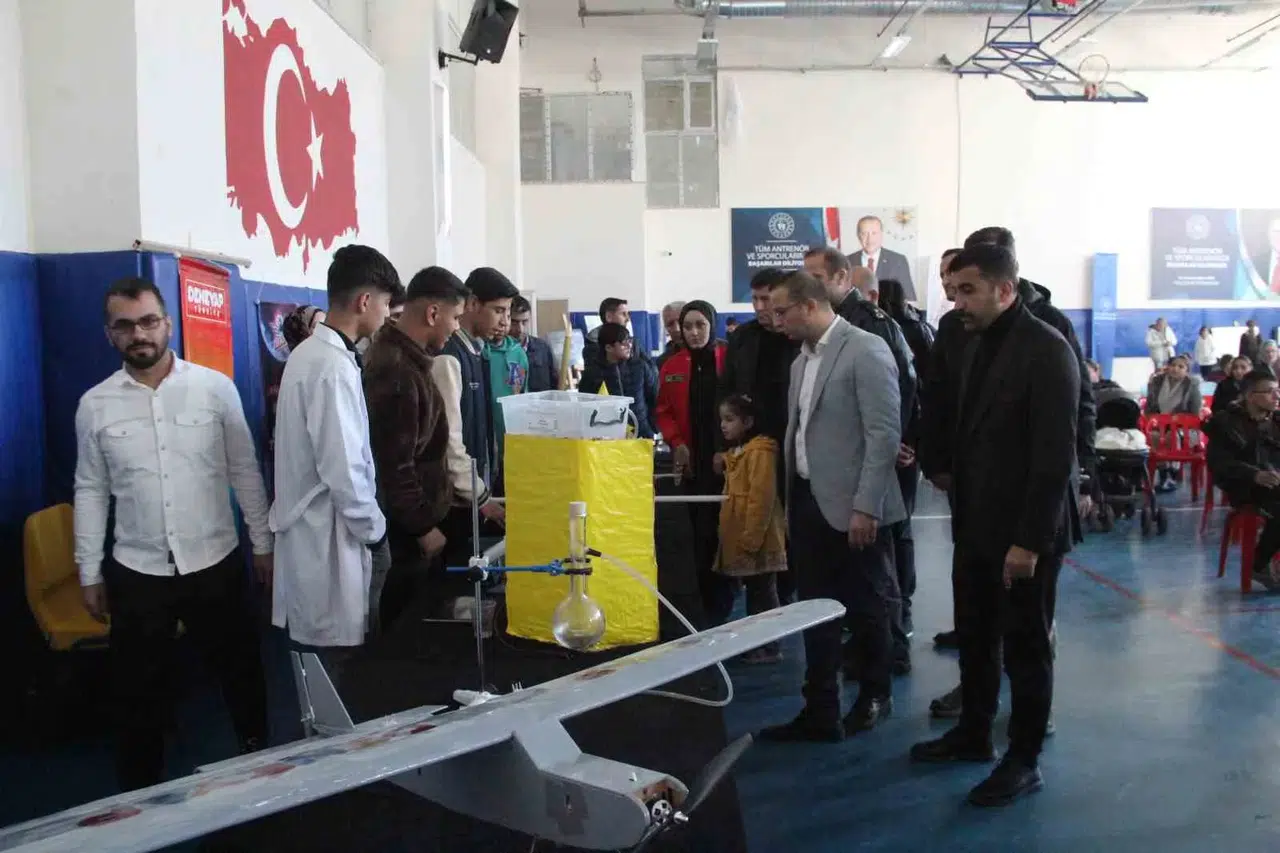 Cizre’de Öğrencilerin Yapıtları Proje Şenliğinde Sergilendi