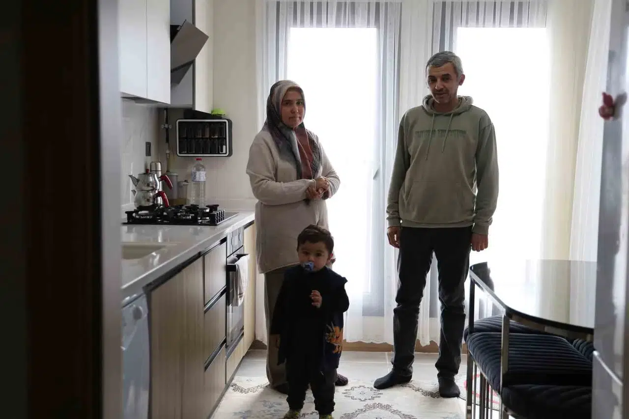 Cumhurbaşkanı’nın Elinden Anahtarlarını Alan Depremzede Çift Yeni Konutuna Kavuştu
