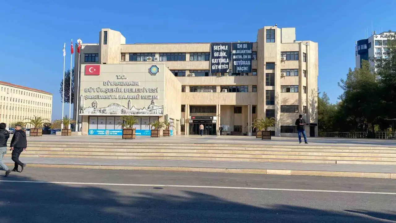 Dem’li Belediyenin Çıkardığı İşçi Yerine Yandaşını Aldığı Argümanı