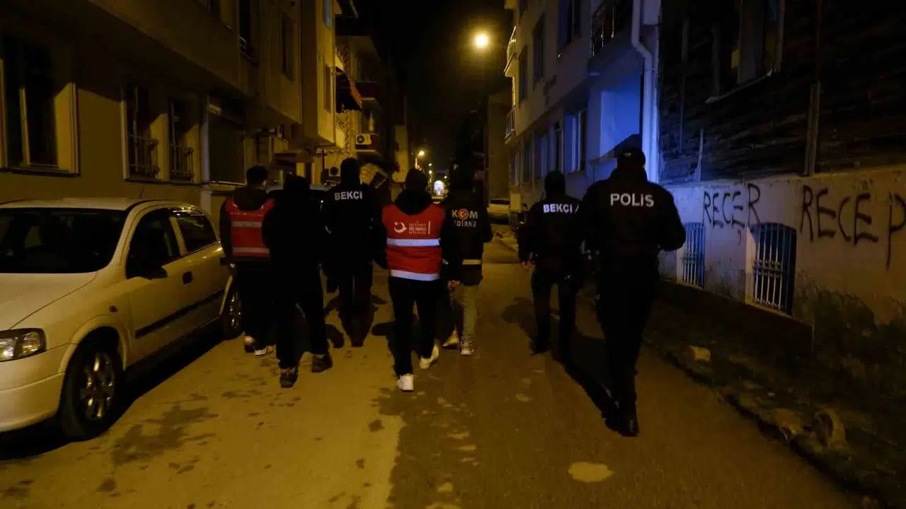 Edirne’de Sistemsiz Göçmenlere Dev Operasyon: Yakalanan Göçmenler Ülkelerine Gönderilecek
