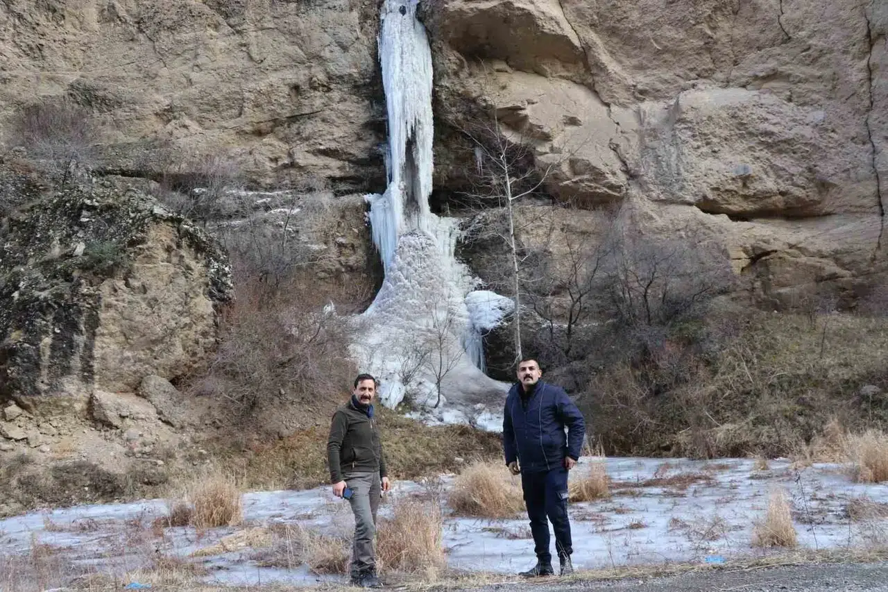 Erzurum’da Şelaleler Buz Tuttu