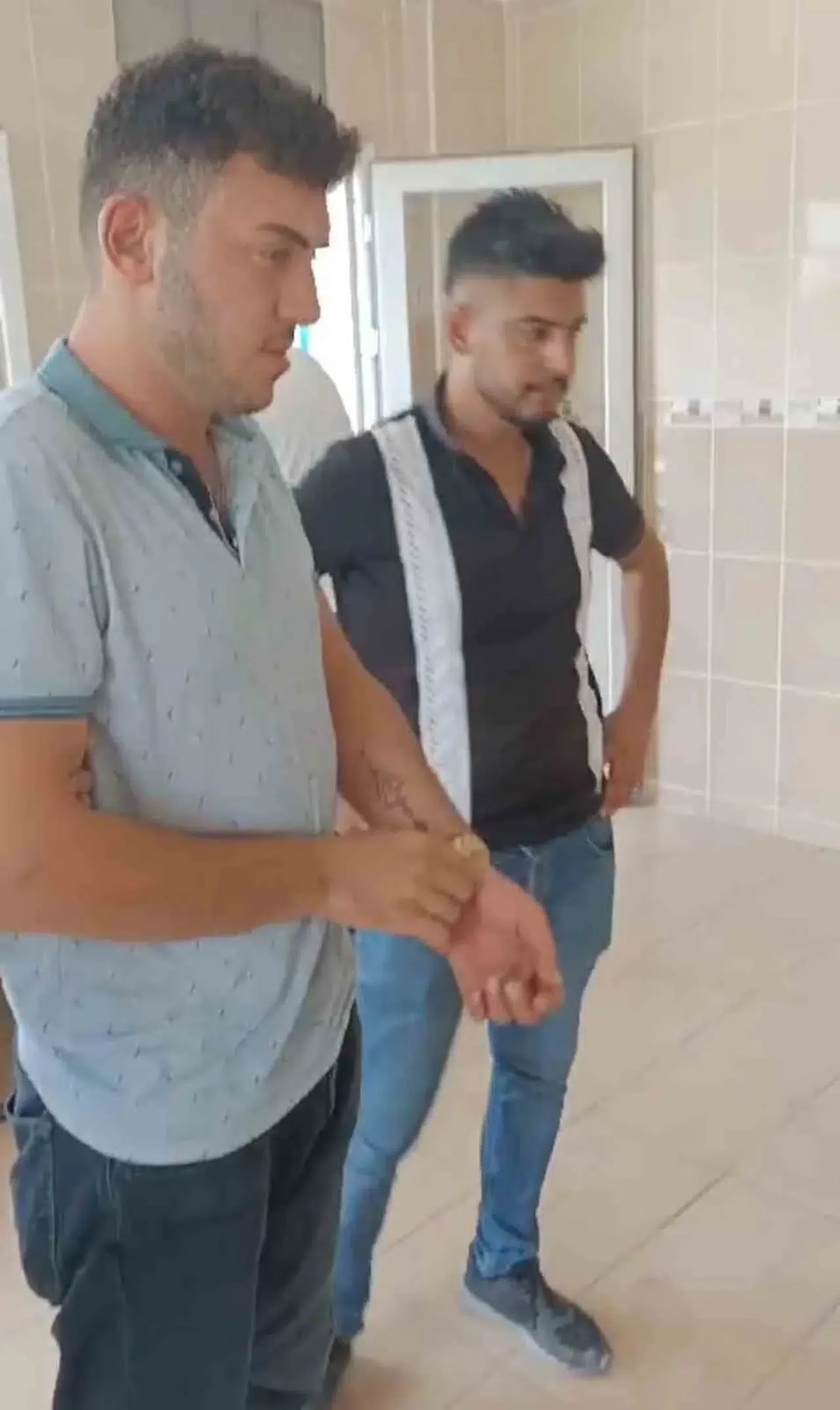 Eşini Öldürmekle Suçlanan Kocanın Kendinden Geçtiği İmgeleri Ortaya Çıktı