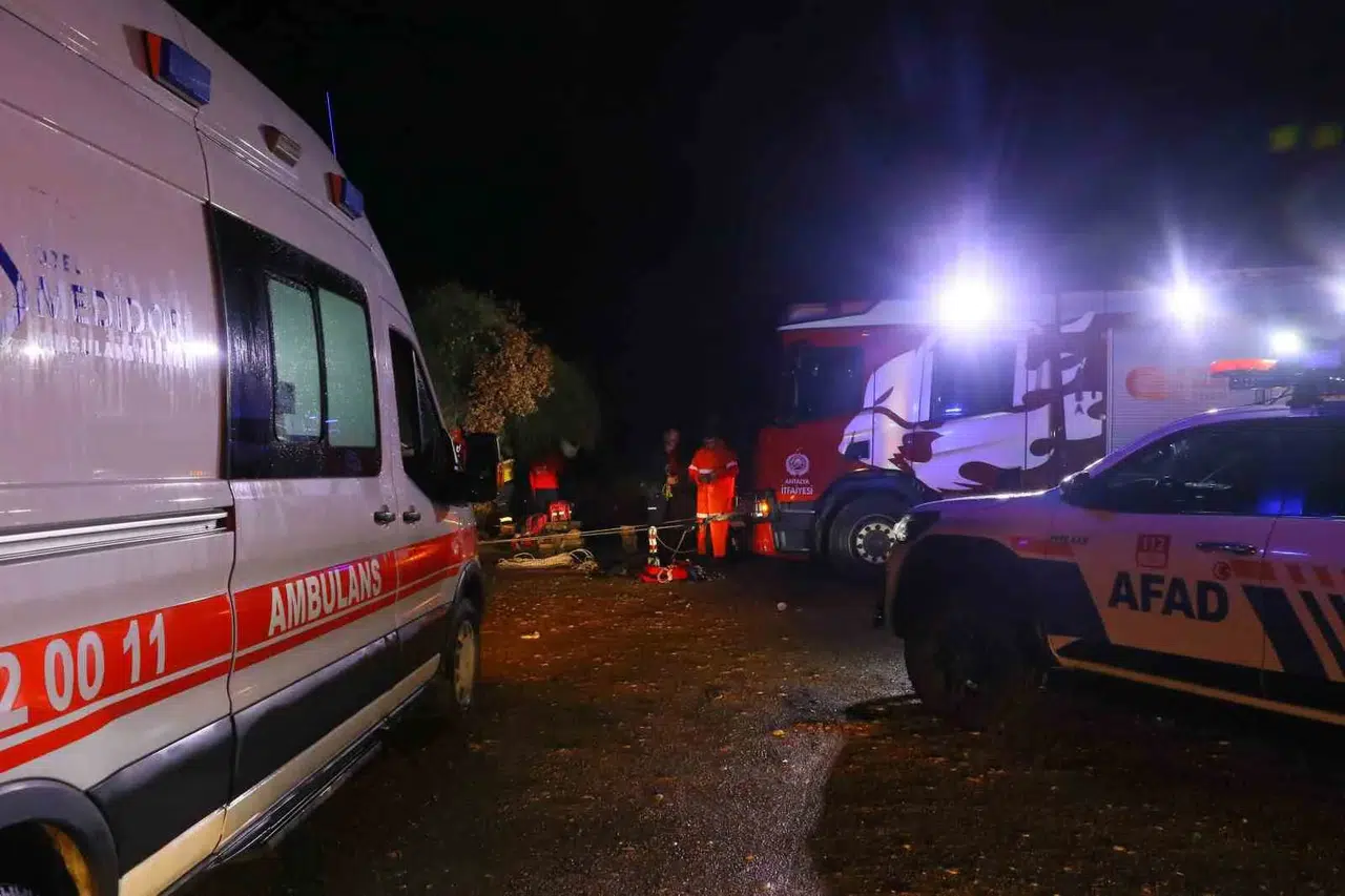 Falezlerden Denize Düşen Araç İçin Gruplar Arama Çalışması Yaptı