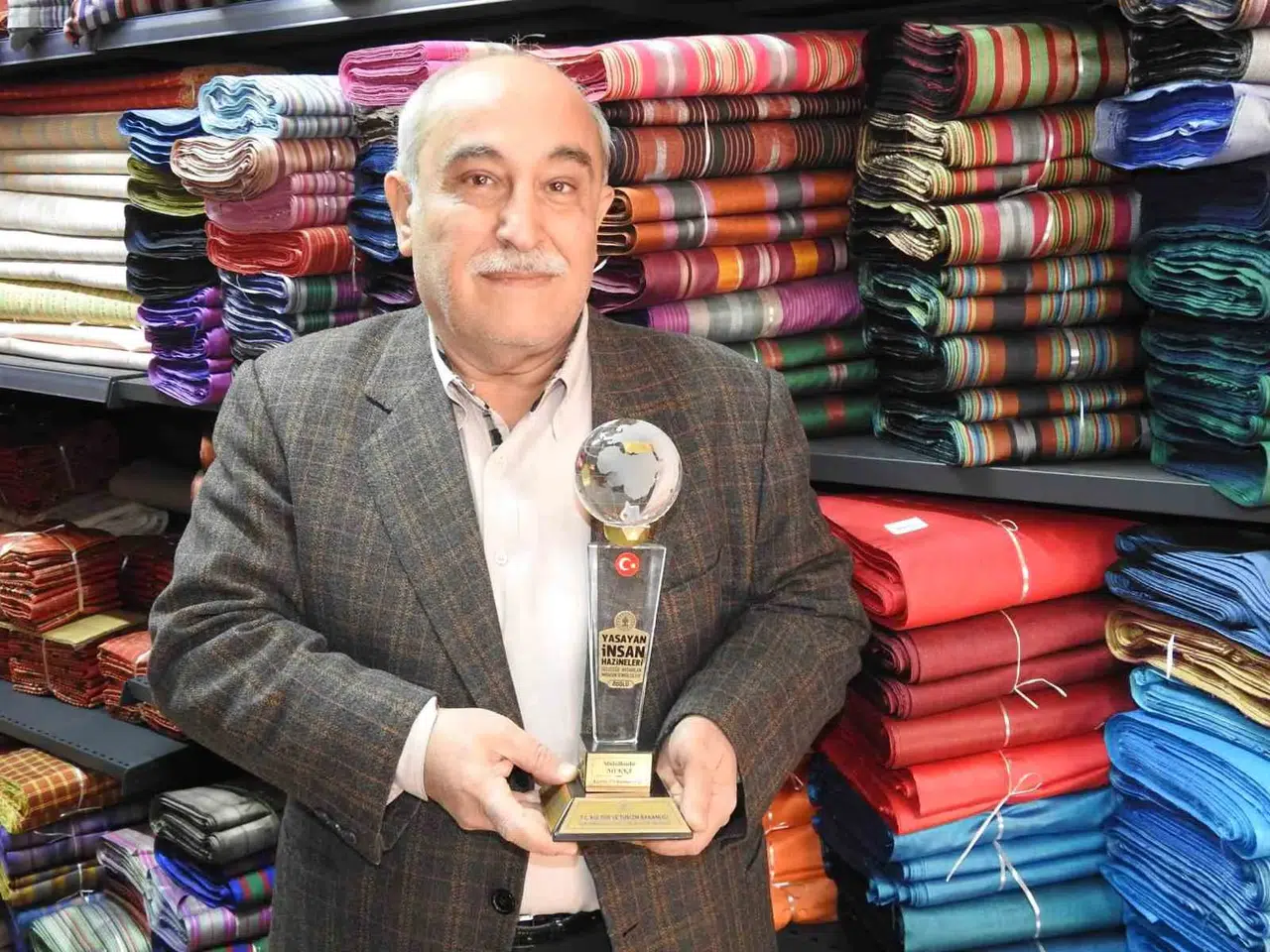 Gaziantepli Kutnu Kumaşı Ustası "Yaşayan İnsan Hazineleri Ödülü" Almanın Gururunu Yaşıyor