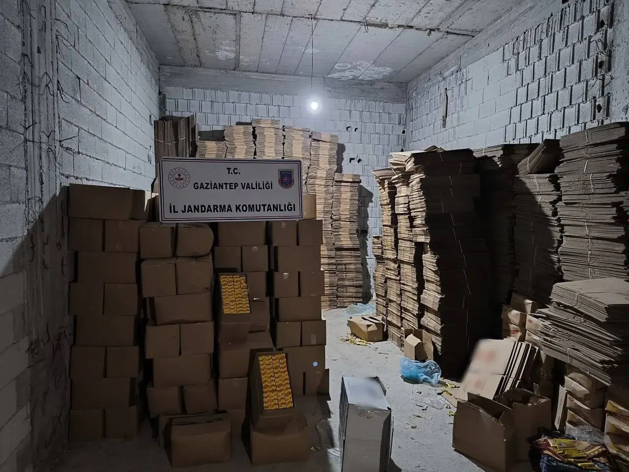 Gaziantep’te 7 Milyon Lira Pahasında Geçersiz Tavuk Bulyon Ele Geçirildi: 5 Gözaltı