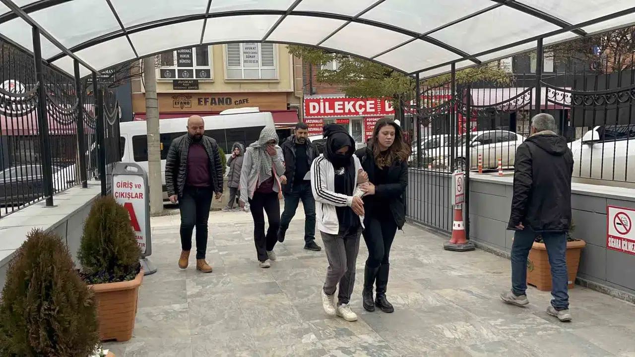 Hırsızlık Hatasından 78 Yıl Mahpus Cezası Olan 5’inci Çocuğuna Gebe 24 Yaşındaki Bayan Tutuklandı