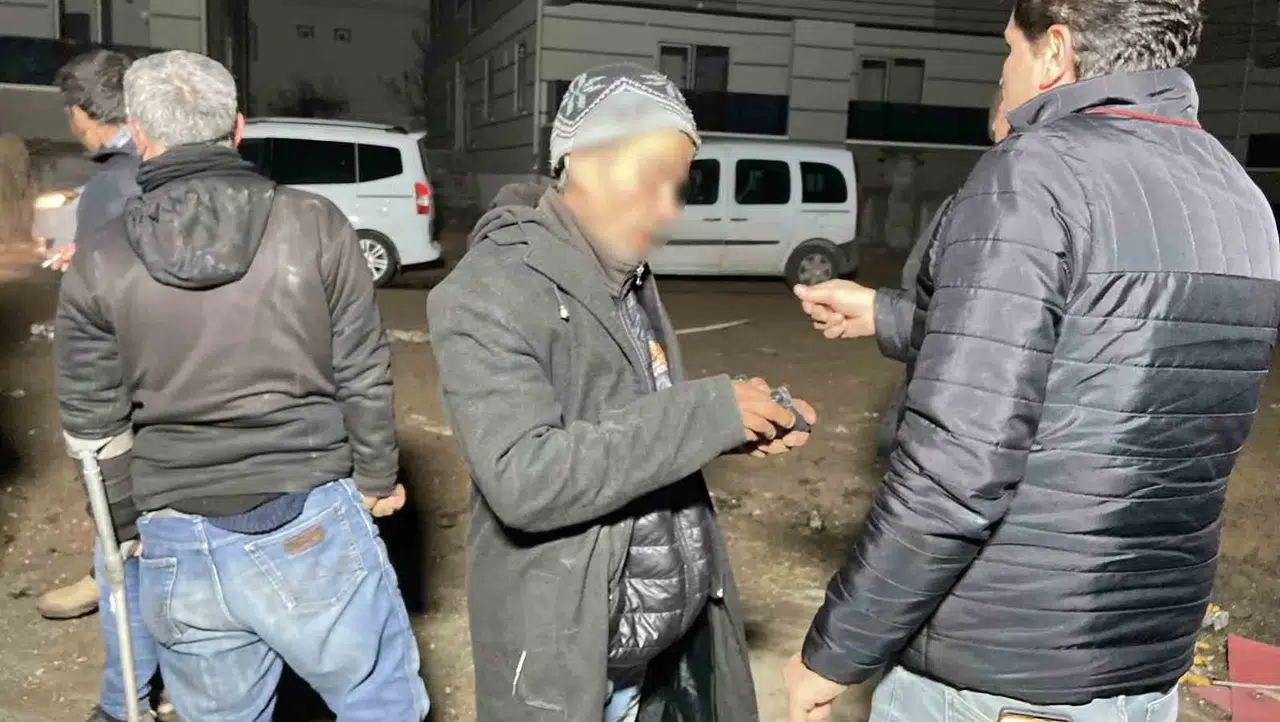 Hırsızlık Yaparken Yakalandı, “Alkollüydük Ezkaza Aldım” Dedi