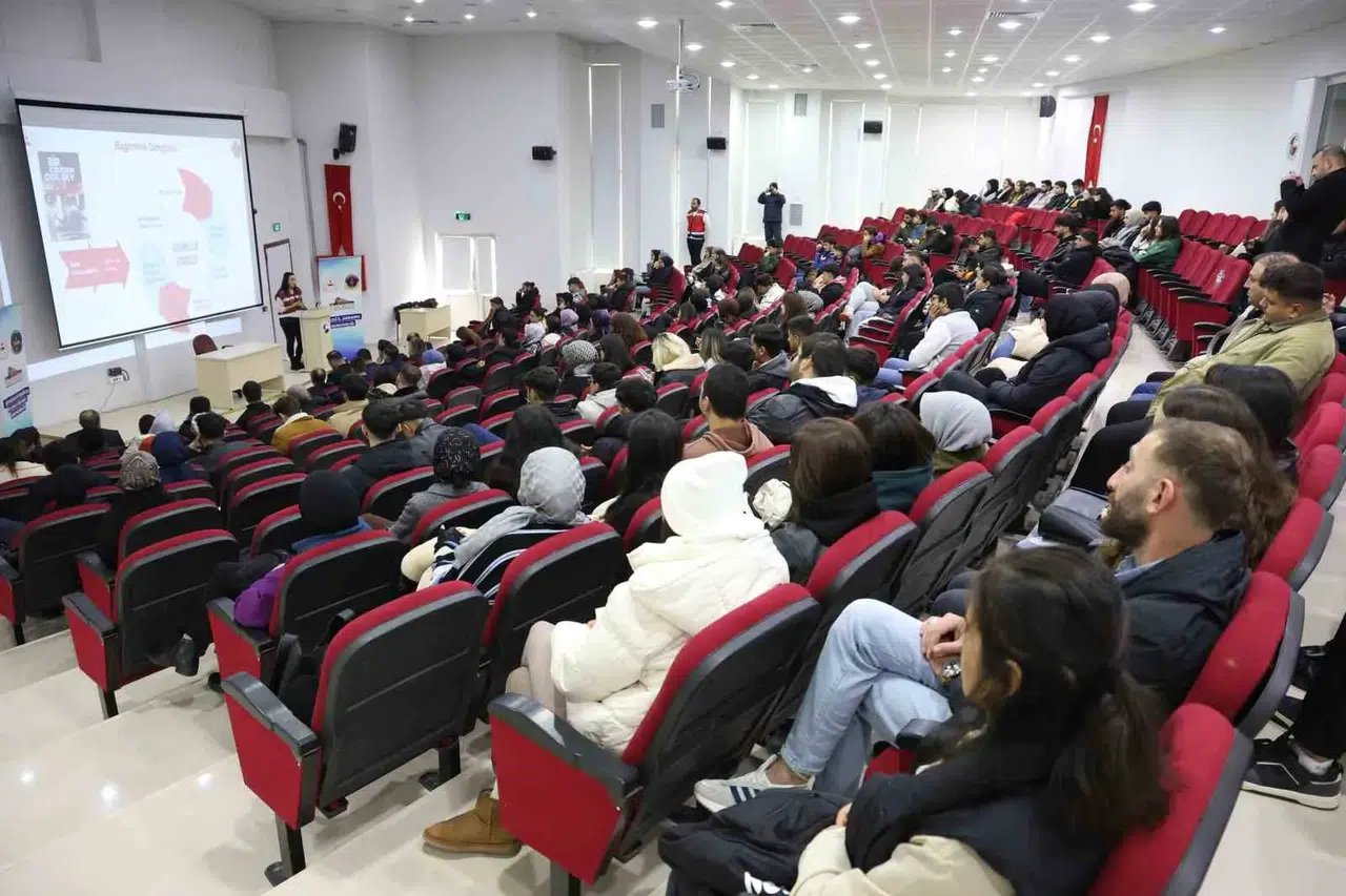 İletişim Fakültesinde Jandarma ile Siber Kabahatler ve Kom Farkındalığı