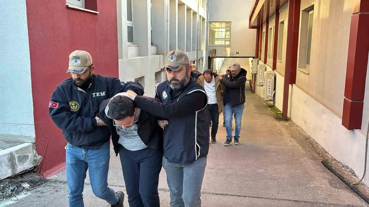 İşsiz Kalan FETÖ Üyelerine Almanya’dan Getirilen Paralar Dağıtıldı