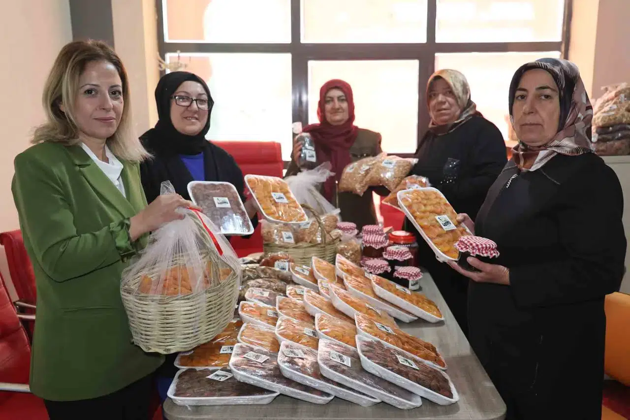Köy Bayanlarının El Emeği Eserleri, Romanya Sofralarını Süslüyor