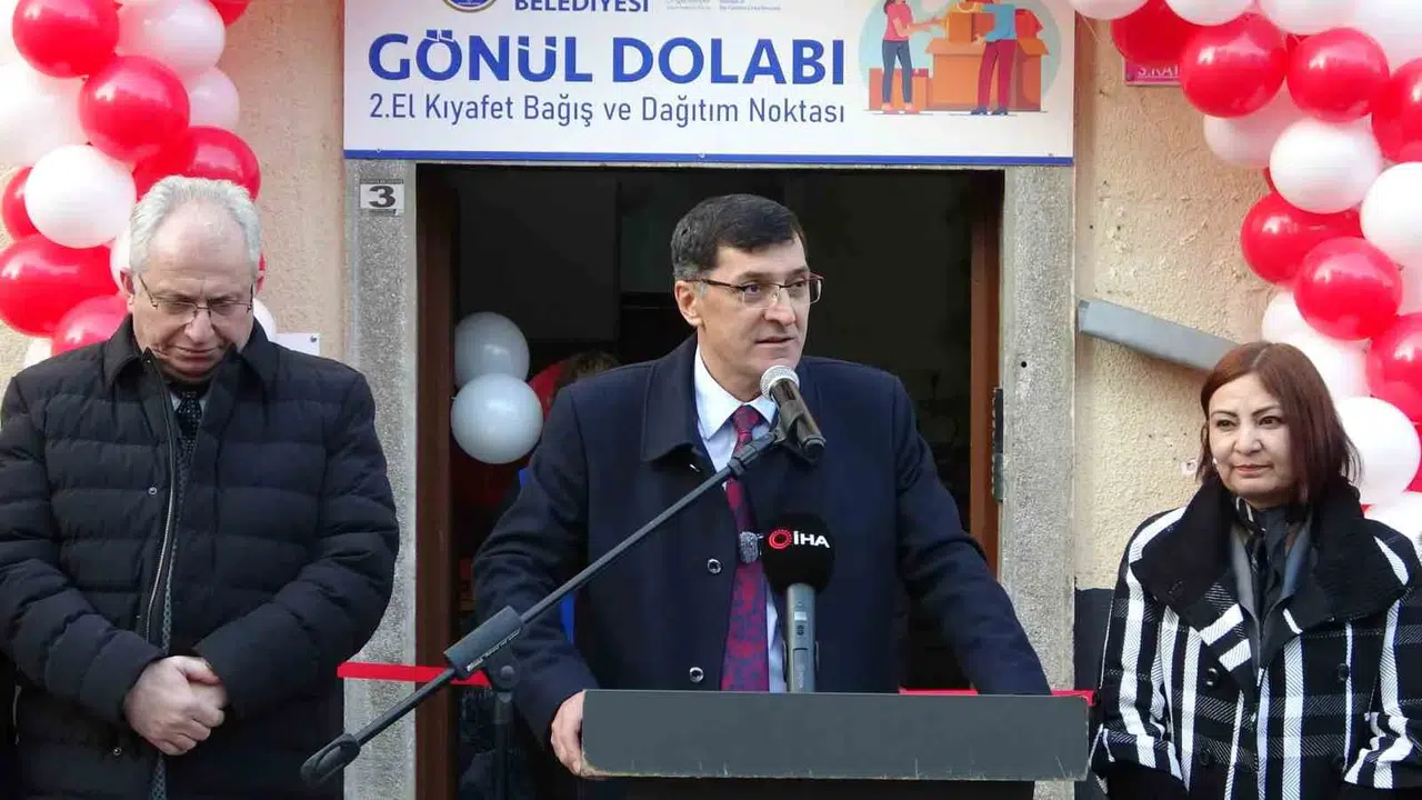Kütahya’da Gereksinim Sahipleri İçin "Gönül Dolabı"