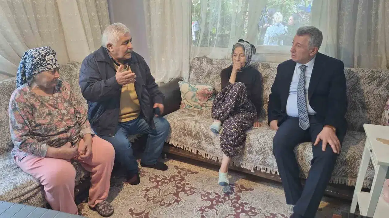 Lider Günay, Kapı Kapı Dolaşıyor Vatandaşı Dinliyor