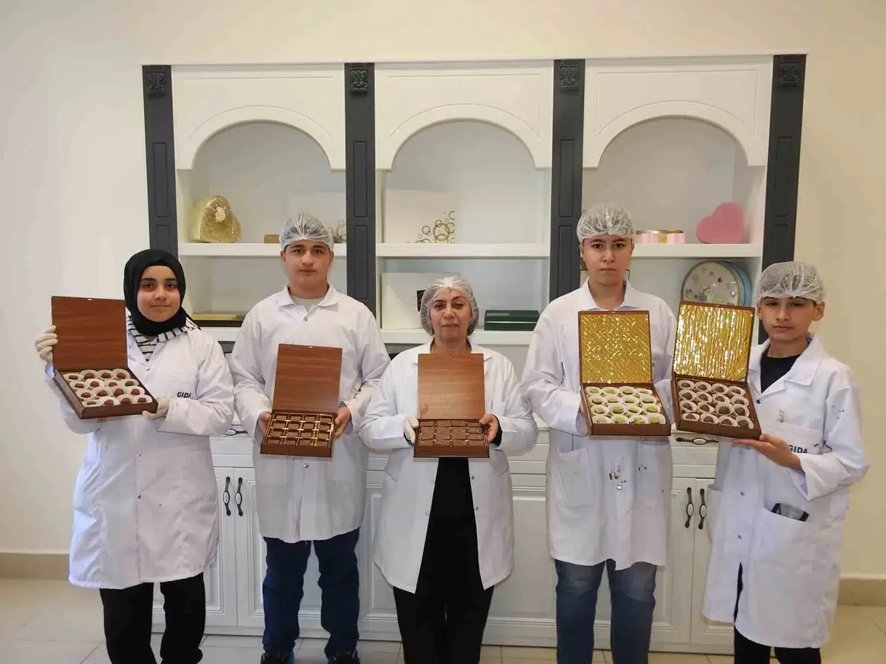 Lisanlara Destan Dubai Çikolatası Lise Öğrencilerinin Ellerinde Lezzet Buluyor