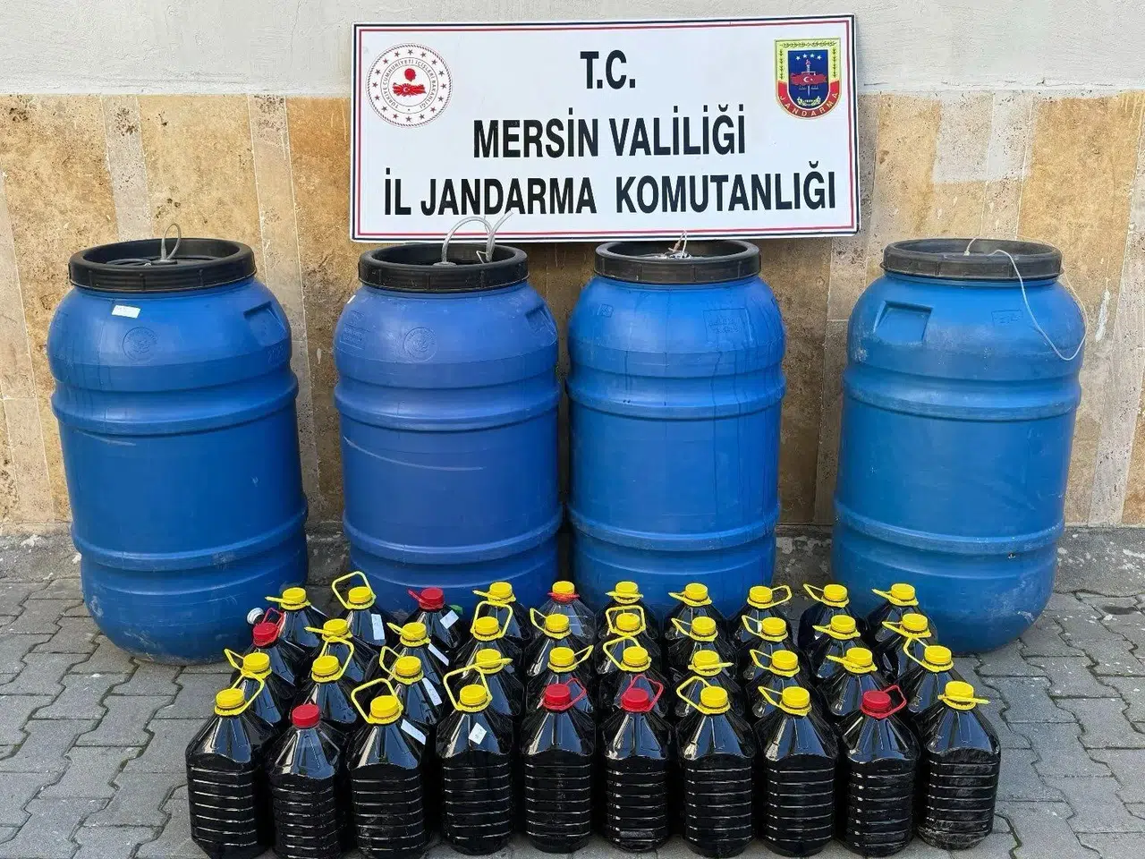 Mersin’de Uydurma İçki İmalathanesine Operasyon: 2 Ton 115 Litre İçki Ele Geçirildi