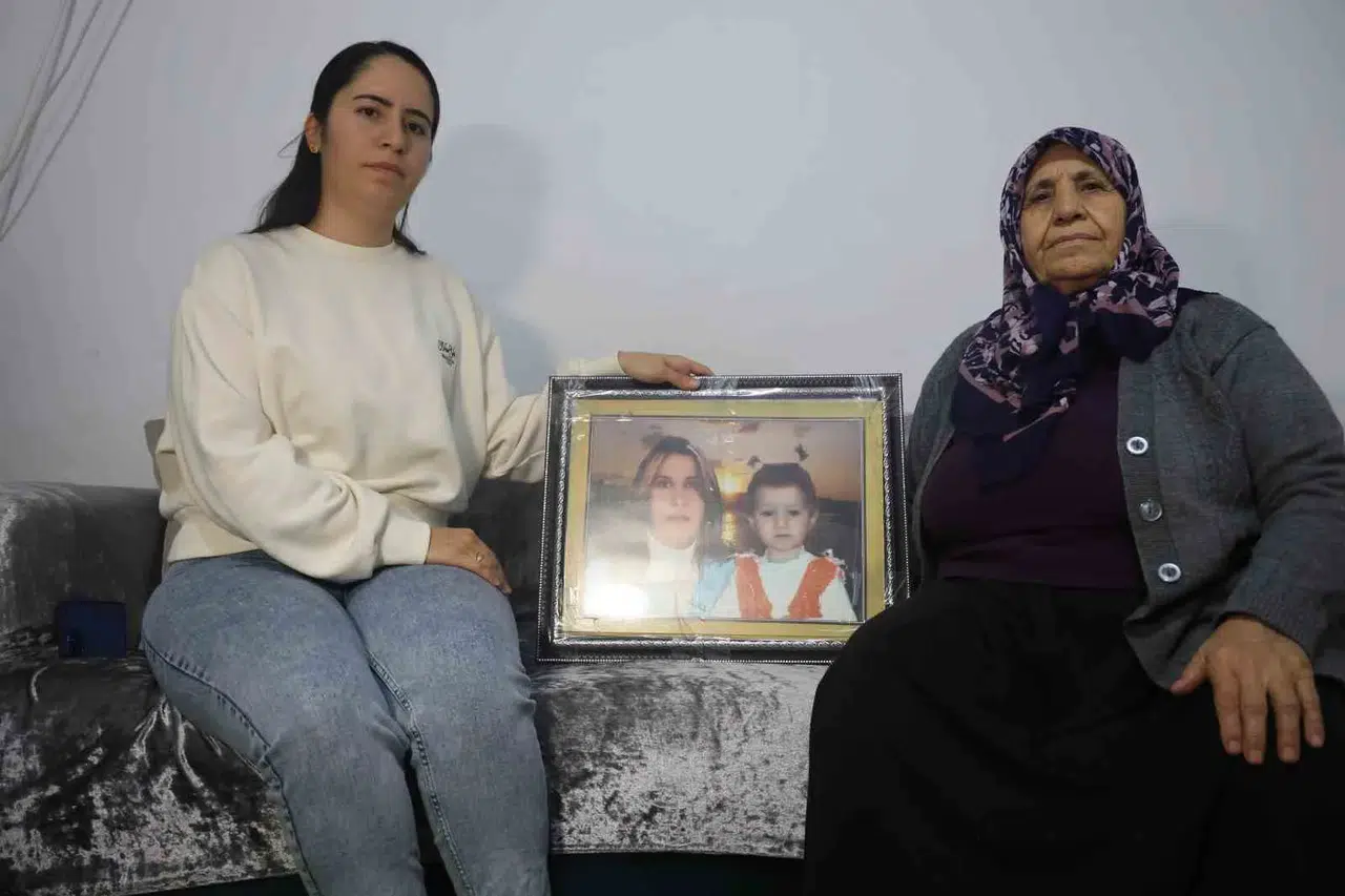 Reyhanlı Patlamasında Kardeşi ve Kızını Kaybeden Acılı Anne: "Esad Yansın ve Söndürecek Bir Bardak Su Bile Bulamasınlar"