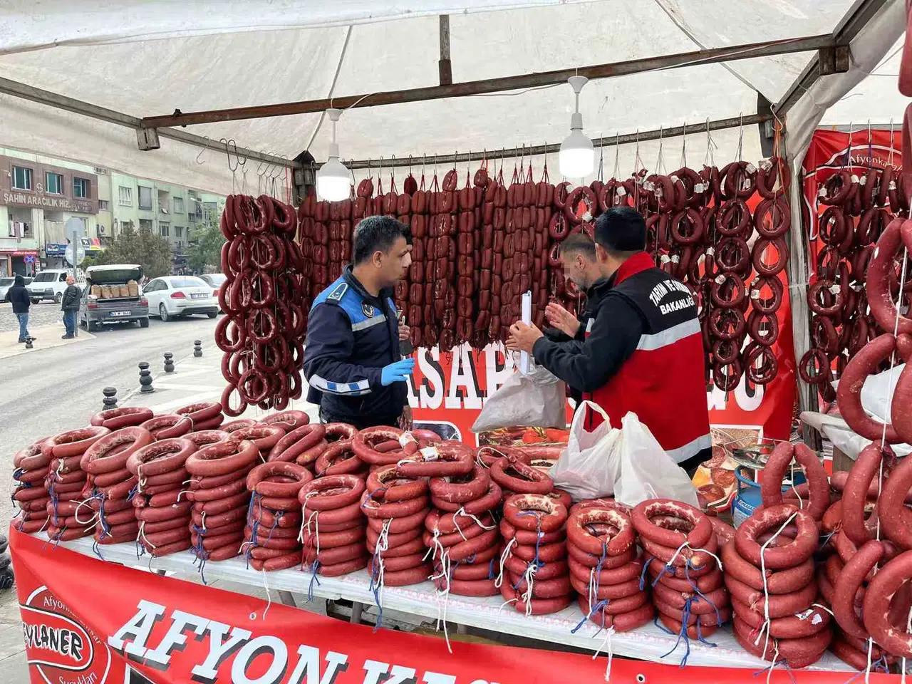 Şanlıurfa’da 1 Ton Uydurma Sucuk Ele Geçirildi