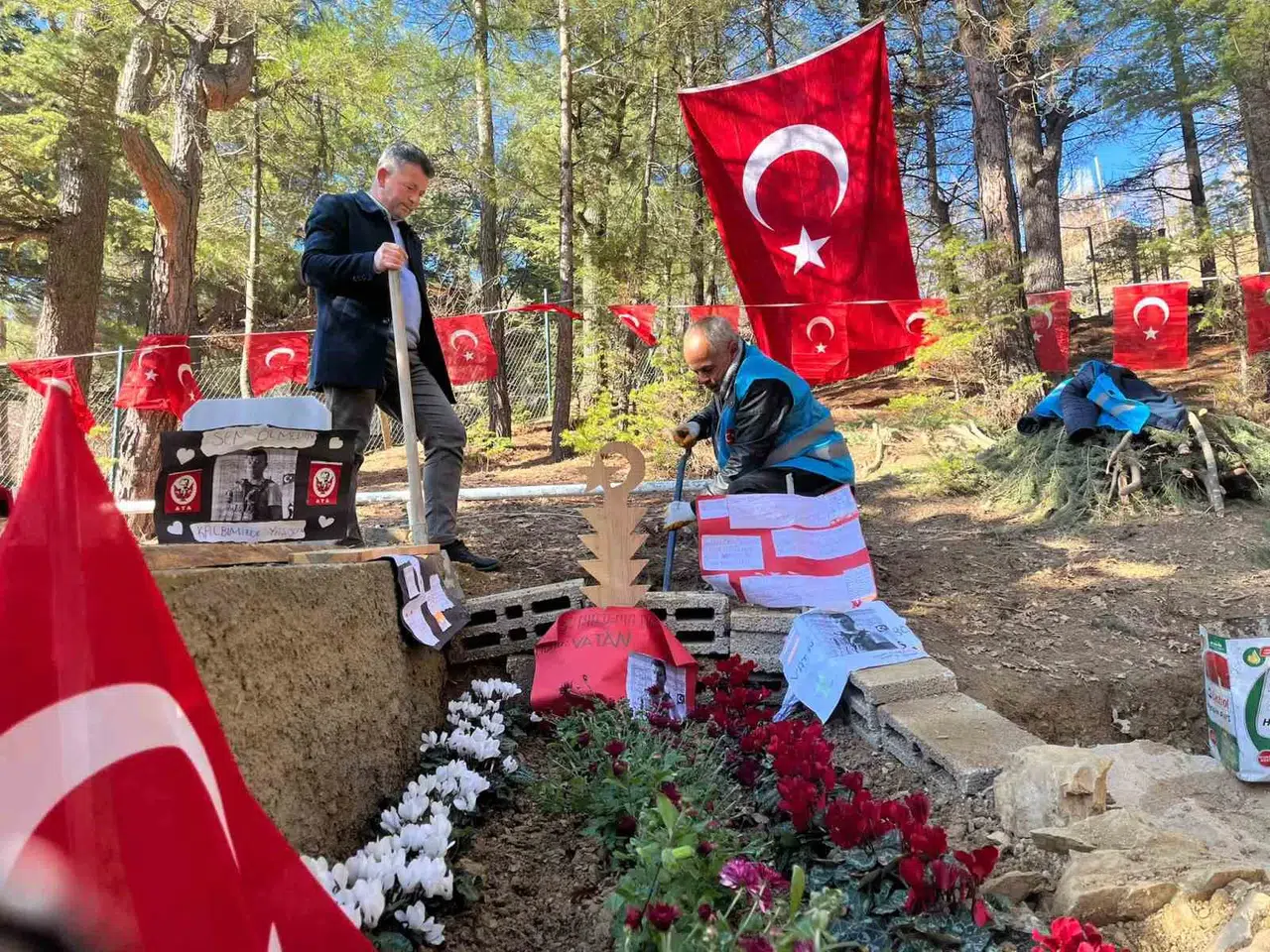 Şehidin Kabrine Öğrenciler His Dolu Notlar Bıraktı